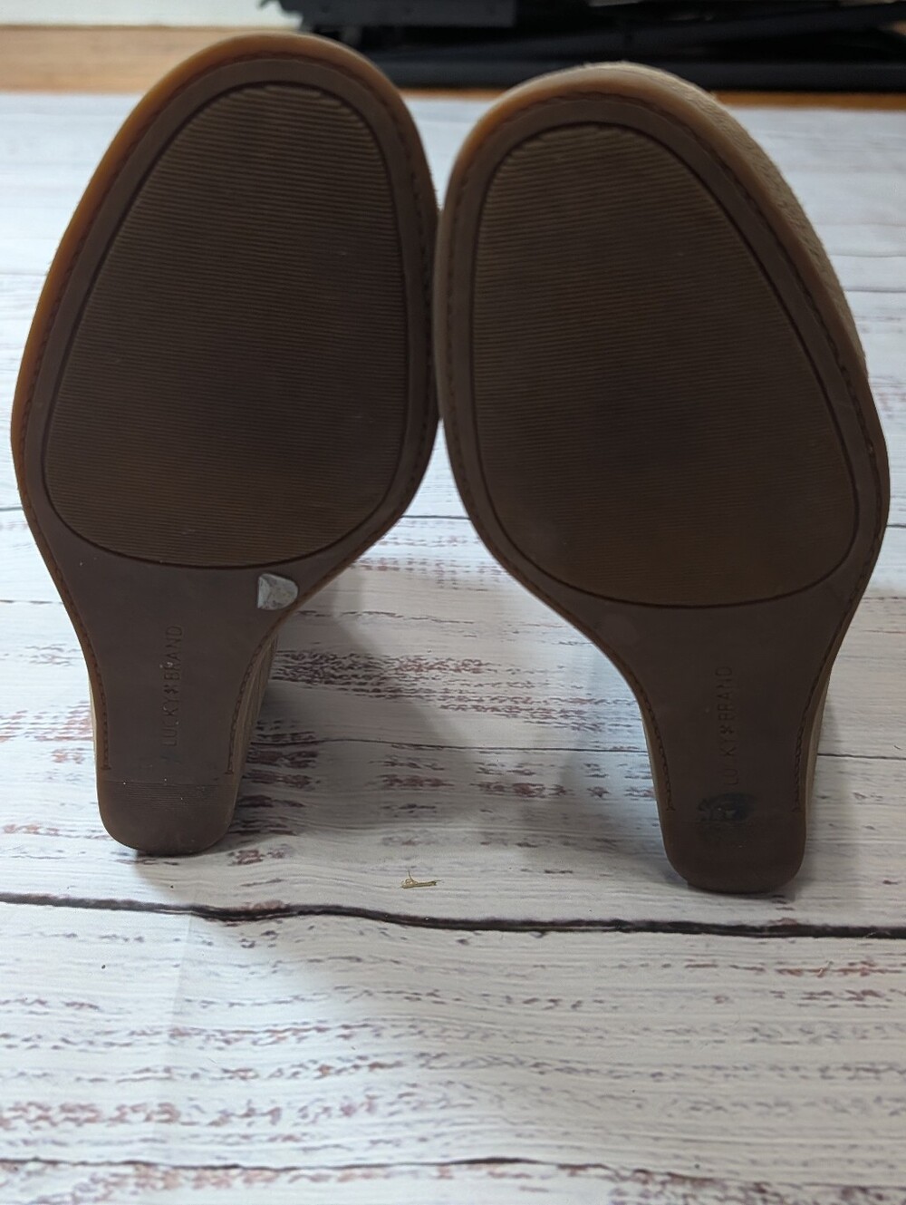 Lucky Brand Taupe Suede Wedge Ankle Booties Side Zip Stacked Heel 7.5M - Picture 6 of 8